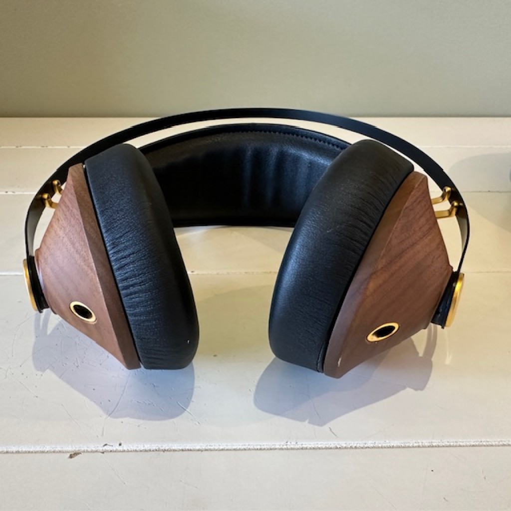Meze Audio 99 Classics Closed Cup Headphones - Walnut/Gold